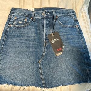 New with tags, Levis skirt size 29